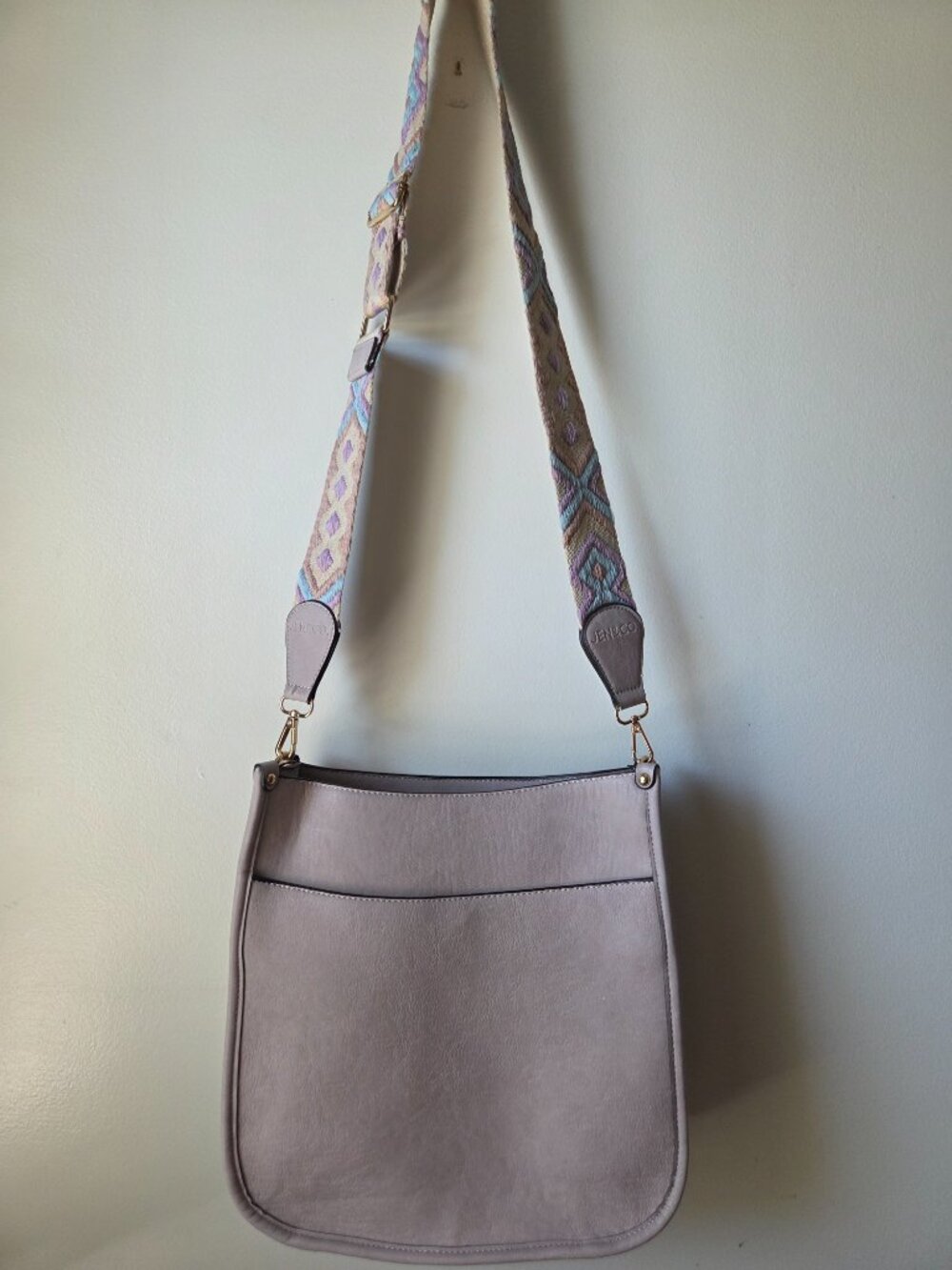 EUC LIKE NEW JEN & CO LIGHT LAVENDER CROSSBODY BAG WOVEN PATTERNED STRAP